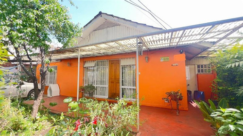 Casa En Venta 5d2b En Sector Residencial, Comuna De Macul