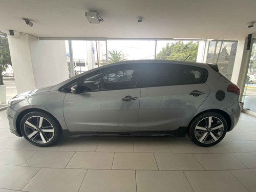Imagen 2 de 14 de Kia Forte Hb 2018 5p Sx, Tm6, Piel, Qc, Ra-17