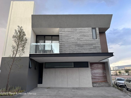 Imagen 2 de 18 de Casa A Estrenar En La Vista Con 4 Recamaras Y Roof Garden Equipado Con Baño Y Salón. Cuarto De Servicio Rcs