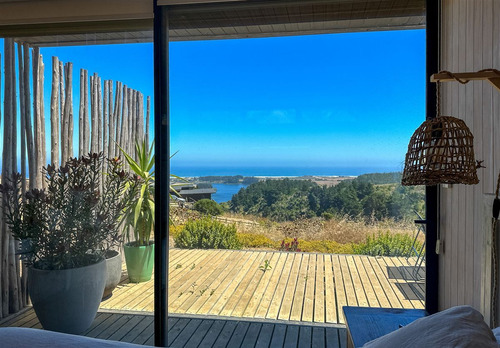 Casa En Venta En Pichilemu, Con Gran Vista Al Mar
