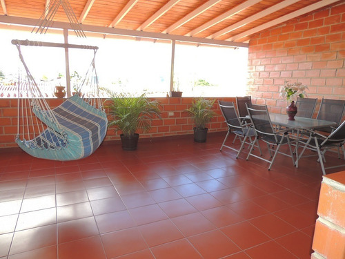 Imagen 5 de 15 de Linda Town House En Llano Alto.