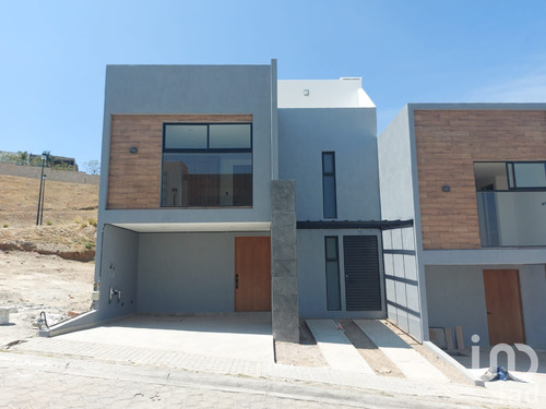 Venta Casa 3 Ambientes Lomas De Angelópolis