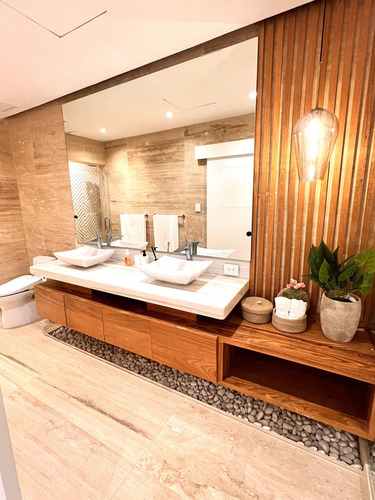 Venta De Hermoso Apartamento Con Vista A La Marina De Cap Cana, Punta Cana