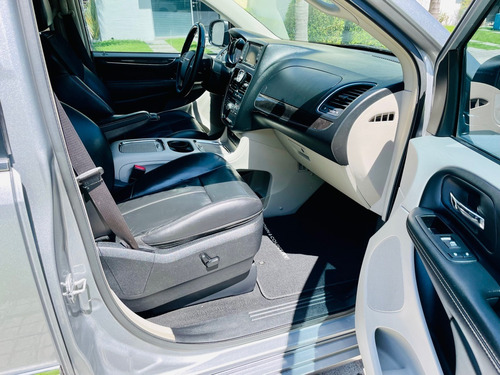 Imagen 12 de 15 de Chrysler Town & Country 2014 Limited
