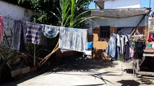 Casa Com Comércio Em Rua Pavimenta No Bairro Savoy Em Itanhaém - 0119