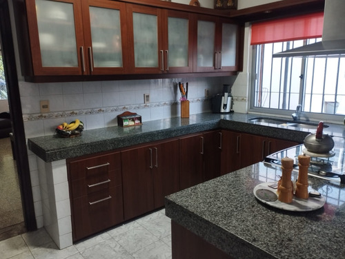Se Vende Casa De 3 Dormitorios Con Gran Terreno Sobre Ruta 8 Próxima A Zona America