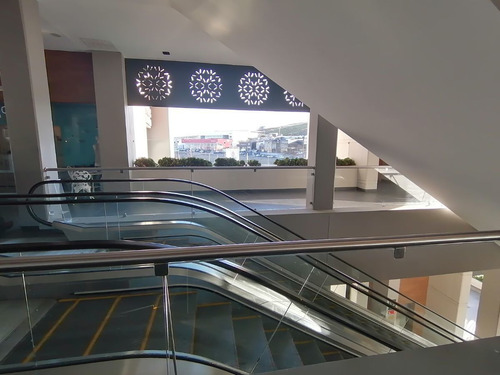 Sobre Perif De La Juventud Plaza High Square, Local Comercial En Excelente Plaza