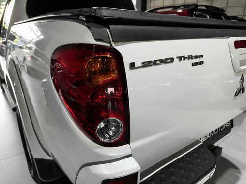 Mitsubishi L200 Triton 3.5 HPE 4X4 CD V6 24V FLEX 4P AUTOMÁTICO