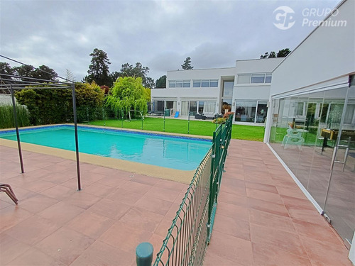 Casa En Venta Av. Bosques De Montemar En Concón