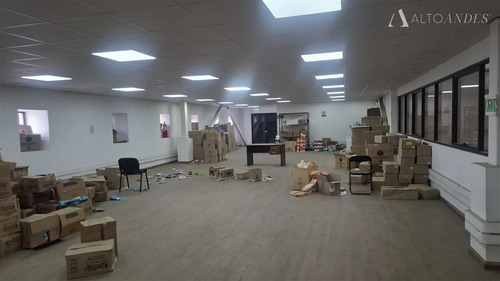 Arriendo Oficina 200 Mt2 / 5 Baños