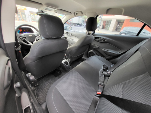 Imagen 18 de 25 de Chevrolet Onix 1.4 Lt Mt 2016 Gris Usado Nt