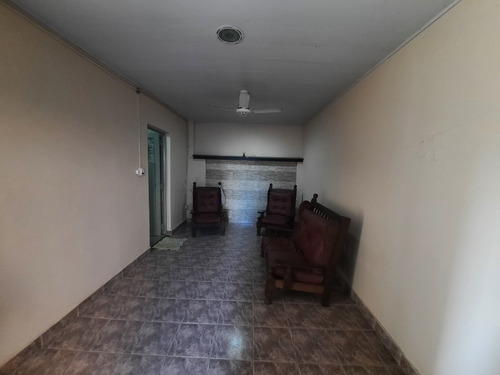 Imagen 3 de 12 de Casa (pasillo) Con Terreno