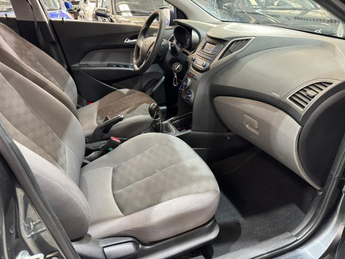 Hyundai HB20S HB20S 1.6 COMFORT PLUS 16V FLEX 4P MANUAL