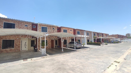 Townhouse En Venta Turmero Urb. Villa Paraiso Ec23-3845