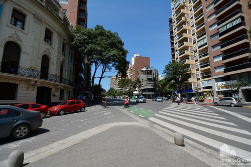 Imagen 2 de 11 de Departamento A La Venta En Av. Hipolito Yrigoyen.
