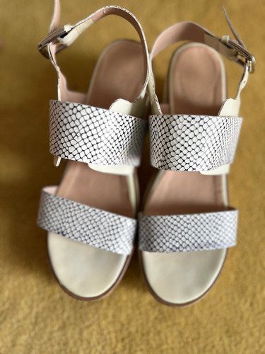 Sandalias Prune Blancas Talle 40