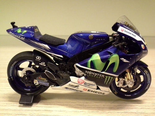 Miniatura Rossi Yamaha Testbike 2016 Minichamps 1:18 (11 Cm) Cor Azul