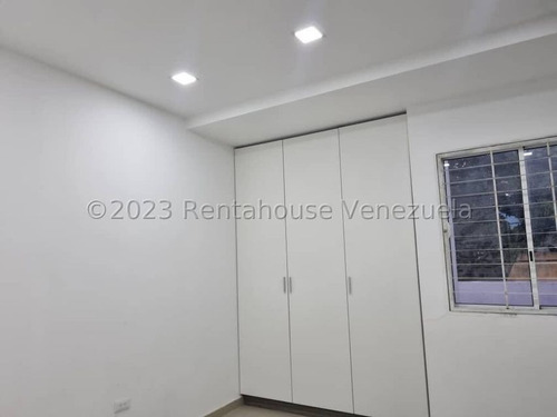 Casa En Venta Extraordinaria Villa A Estrenar Mp Con Hermosa Cocina Concepto Abierto, Pisos De Marmol, Decoración En Escayolad, Iluminacion Led. Colinas De Guataparo Valencia 24-33107