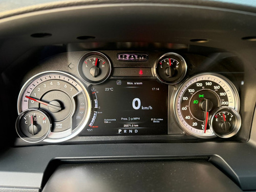 RAM Ram Classic 5.7 Laramie Night Edition Cab. Dupla 4X4 Aut. 4P
