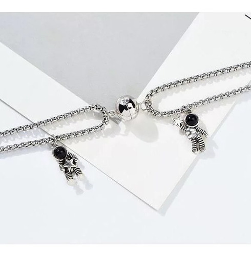 Imagen 7 de 9 de Collares De Pareja Astronautas Magnético Regalo Amor Novios