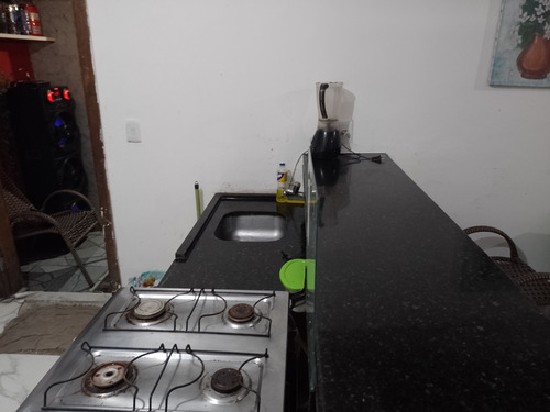 2 Quartos,2 Banheiro, Área Com Pequena Picina E Churrasqueir