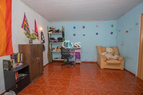 Venta Casa En Las Piedras, 2 Dormitorios, Gran Terreno.