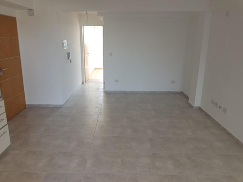 Oportunidad - Departamento Con Cochera En Villa Sarmiento