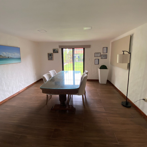 Venta Hermosa Casa De Tres Dormitorios, Cuatro Baños, Barbacoa Y Piscina Ciudad De La Costa Médanos De Solymar