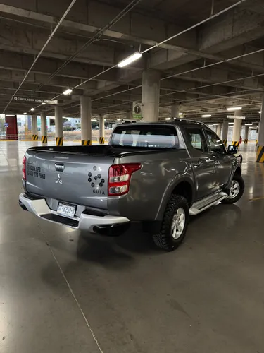 Mitsubishi L200 2.4 Cabina Doble 4x2 Mt