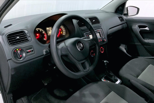 Imagen 13 de 25 de Volkswagen Vento Sedan 4 Pts Starline Ta A/ac Mp3 R-15