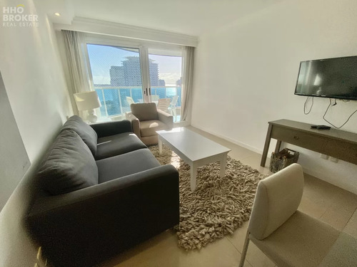Apartamento En Venta De 2 Dormitorios Y Medio - Playa Mansa