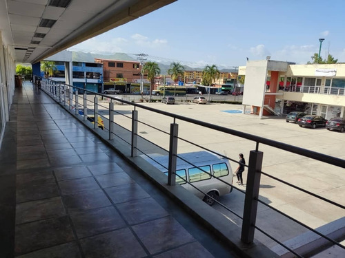 Imagen 11 de 13 de Kn Bienes Raíces Vende Local Amoblado (salón De Belleza) En El C.c Paraparal Plaza Sector Paraparal Los Guayos Estado Carabobo. Karen Nuñez 0412-7415693