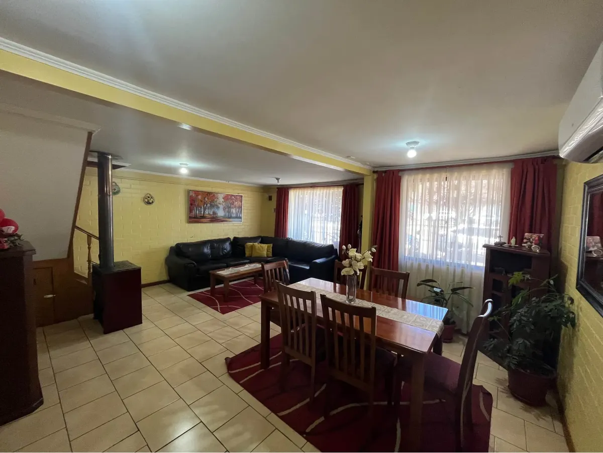 Imagen 4 de 24 de Casa De Dos Pisos A Cuadras De La Universidad Mayor Y Catoli