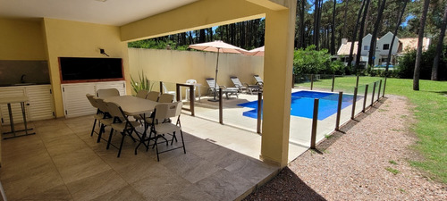 Imagen 10 de 29 de Alquiler Casa Complejo Solanas Vacation Club Punta Del Este 2021/22 Piscina Climatizada, C/cerco - Parrillero Cerrado