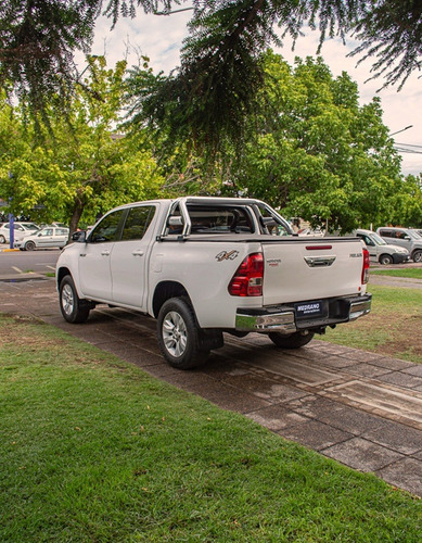 Imagen 8 de 21 de Toyota Hilux 2.8 Sr 4x4 2016