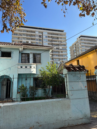 Gran Casona Con Patio, Ideal Para Inversión