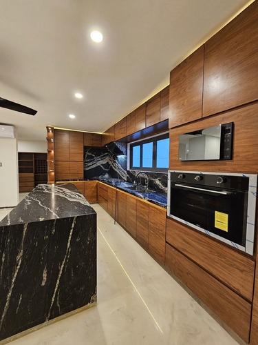 Residencia De Lujo En Venta Ubicada En La Privada Bosques De Altabrisa, Merida.