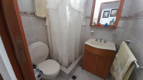 Departamento 3 Amb Sobre Peatonal C/ Quincho F: 7477