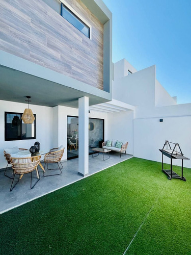 Residencia Para Estrenar Con Excelente Plusvalia En Zakia