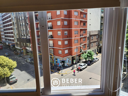 Imagen 22 de 30 de Venta 3 Ambientes Con 2 Balcones Salientesa Metros De Plaza Colon!