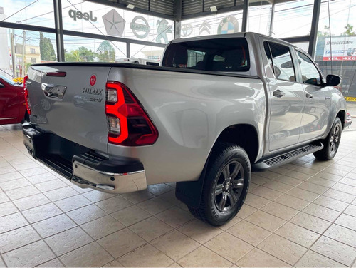 Imagen 3 de 9 de Toyota Hilux Srv At 4x2