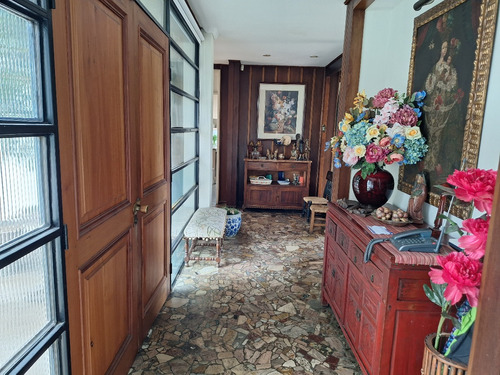 Se Vende Casa Estupendo Barrio Tranquilo De Vitacura