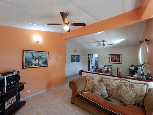 Rent-a-house Vende Hermosa Casa, En Los Samanes, Maracay, Estado Aragua, 25-13842 Gf.