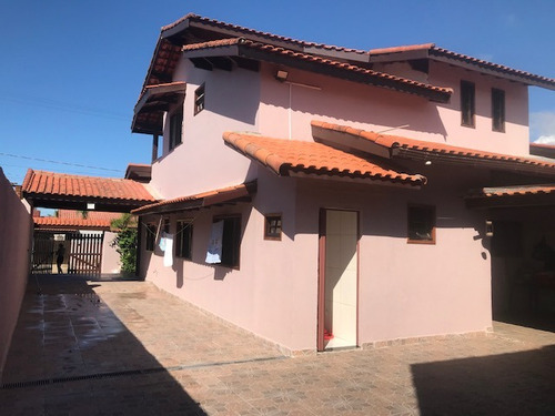 Excelente, Lindo E Bem Localizado, Sobrado 3 Dormitórios À 200 Metros Do Mar Em Itanhaém, Litoral Sul. $ 700.000 Financia