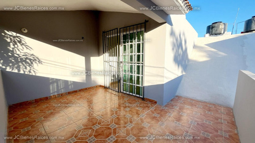 Casa En Venta Dos Niveles Col. Valente Díaz A 5 Minutos Del Aeropuerto.