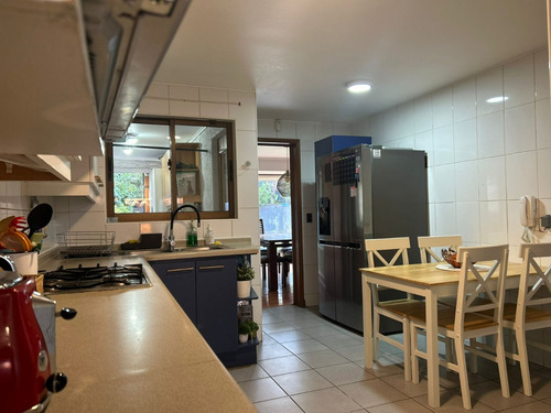 Linda Casa En Barrio Tranquilo Y Seguro