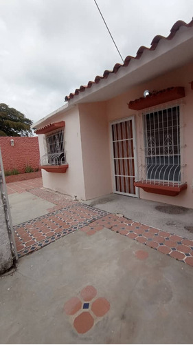 Yuraima Segura  Vende Casa En Urb La Esmeralda  San Diego Valencia Edo Carabobo