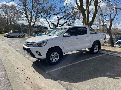Imagen 1 de 15 de Toyota Hilux 2.8 Cd Srv 177cv 4x4 2017