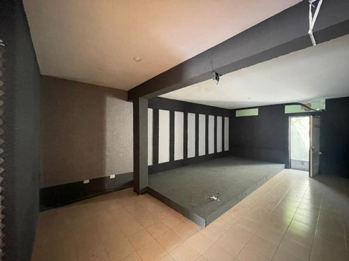 Imagen 9 de 16 de Casa 2do Piso, 1er Piso Negocio 3 Baños