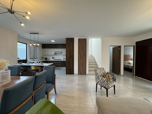 Casa En Venta En Lomas Del Marqués, Qro; Con Recámara En Planta Baja